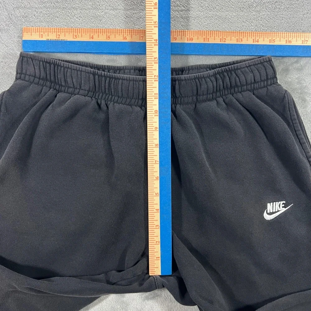 Nike sportswear club